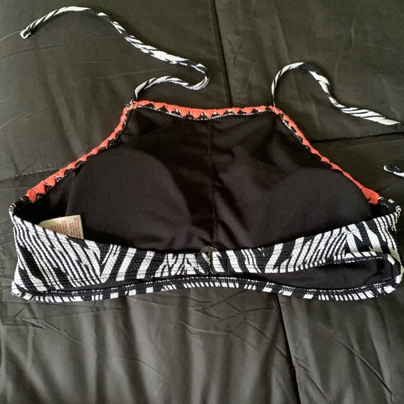 Bikini - Picture 3 of 4